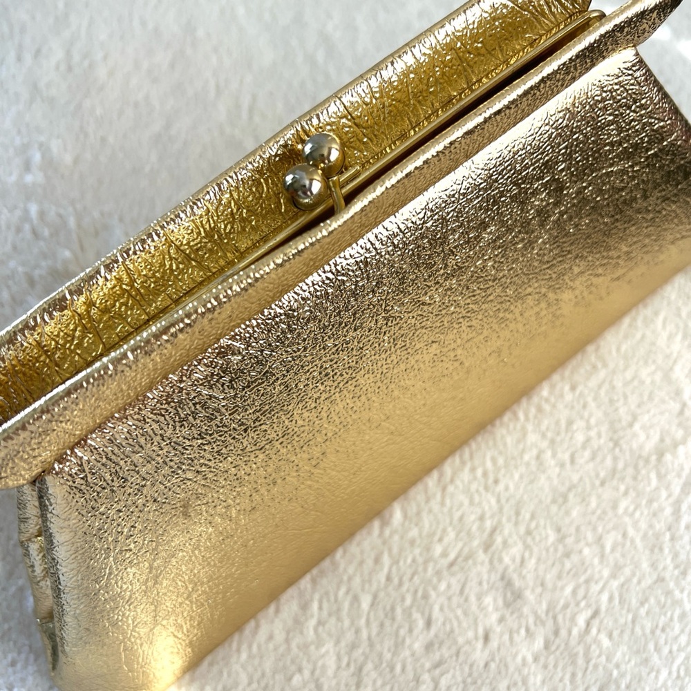 Gold Metallic Frame Purse Clutch
No Brand or tags 
#glamour #eveningwear